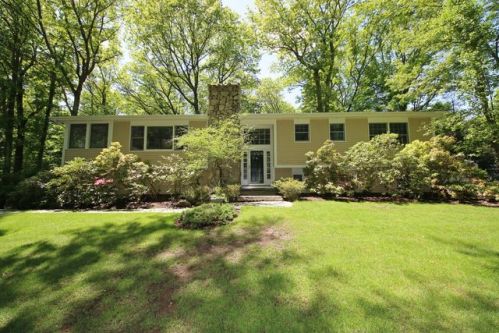 49 Silver Spring Rd, Ridgefield, CT 06877-5407