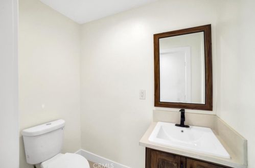 11512 La Maida St, North Hollywood CA  91601-4323 exterior