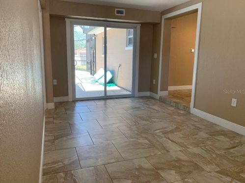 5917 Bolling Dr, Orlando FL 32808-6010 exterior