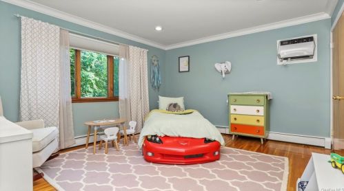 132 Woodland Dr, Pleasantville NY  10570-3612 exterior