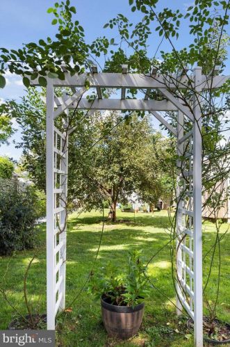 1039 Queen St, Pottstown PA  19464-5827 exterior