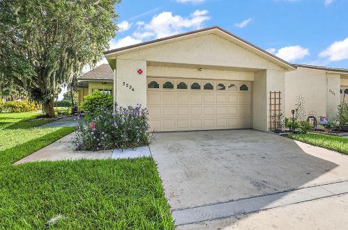 2234 Cypress Cove Dr, Tavares, FL 32778-2016