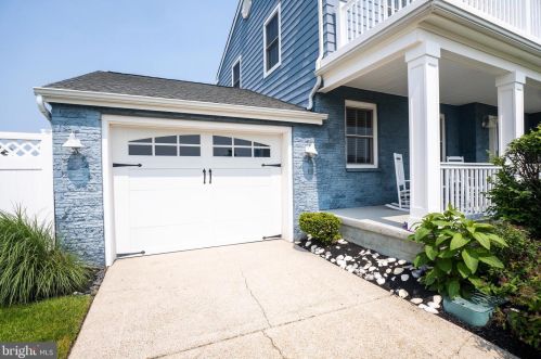 8 Sea Spray Ct, Brigantine City, NJ 08203-1116