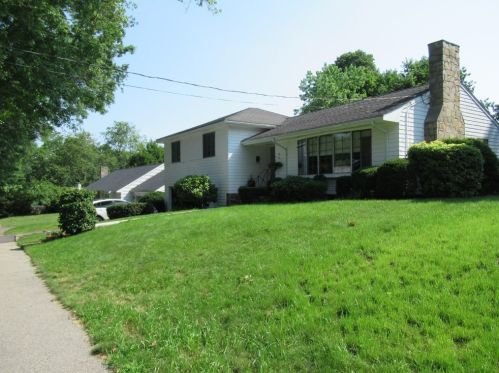 40 Miles Dr, Quincy, MA 02169-1742