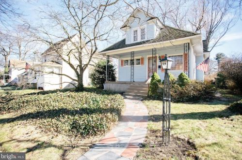 124 Albany Ave, Barrington, NJ 08007-1103