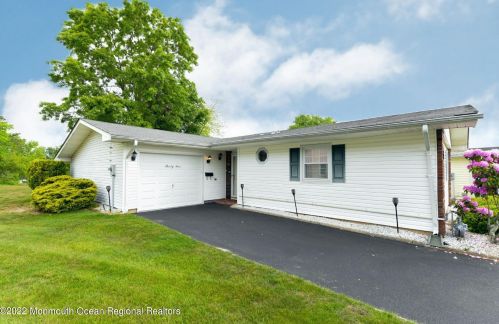 35 Patmore Rd, Bricktown, NJ 08724-1939