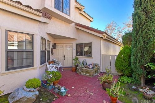 29082 Vista Valley Dr, Vista, CA 92084-2216