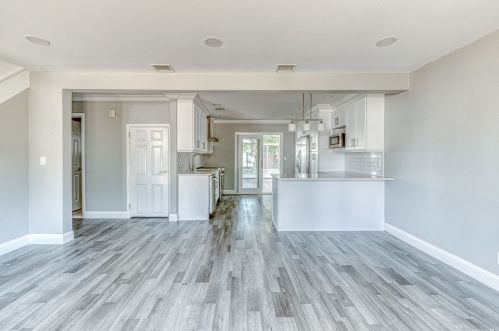 9 Pershing Ave, Bethpage, NY 11714-3609