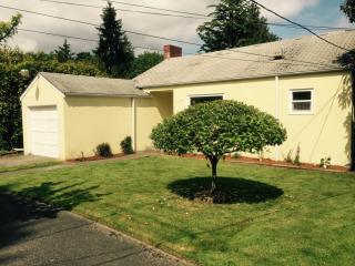 10446 Waters Ave, Seattle, WA 98178-2545