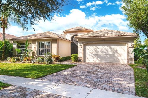 6810 Fiji Cir, Boynton Beach FL  33437-7022 exterior