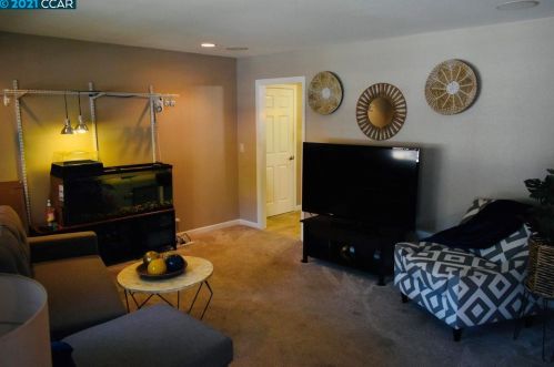 2630 Gill Dr, Concord, CA 94520-2233