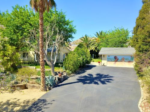 11420 Juniper Ave, Morongo Valley, CA 92256-9664
