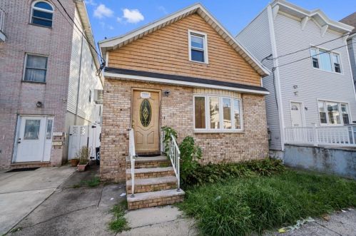 86 19th St, Bayonne NJ  07002-4541 exterior