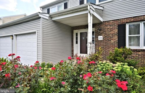 124 Forest Trail Dr, Lansdale, PA 19446-6415