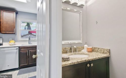 12300 Woodlawn Ct, Woodbridge VA  22192-1921 exterior