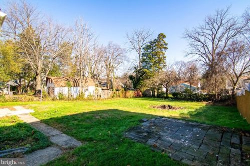 3143 Annandale Rd, Falls Church VA  22042-4243 exterior