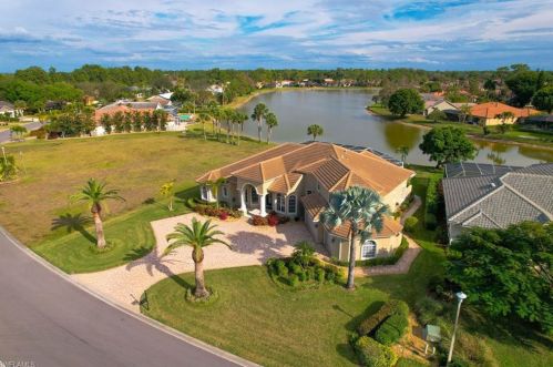 655 Henley Dr, Naples, FL 34104-6532