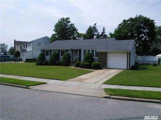 51 Windhorst Ave, Bethpage, NY 11714-4931