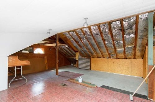 11 Bristol Rd, Windsor Locks CT  06096-2009 exterior