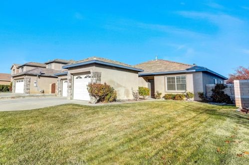 13806 Linda St, Victorville, CA 92392-5571