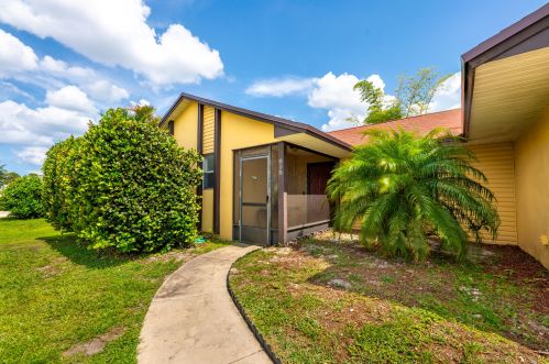 808 Celtic Ave, Fort Pierce, FL 34983-2786
