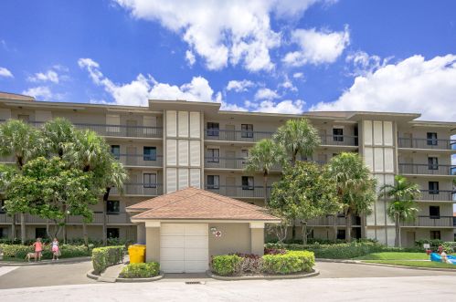 101 Seas Dr, Jupiter FL  33477-1100 exterior
