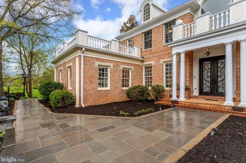 10108 Nedra Dr, Great Falls VA  22066-2835 exterior