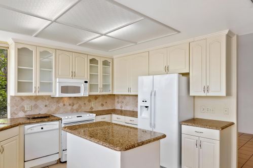 64 Pebble Beach Dr, Rancho Mirage CA  92270-1608 exterior