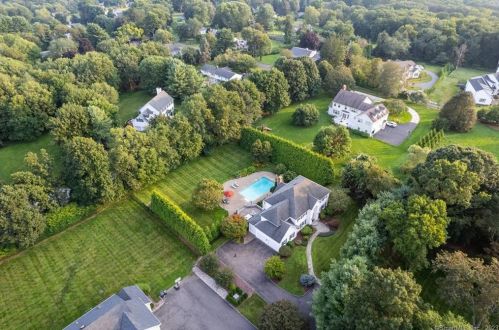 35 Ridgeway Rd, Bridgeport, CT 06612-1717