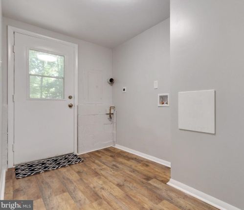 8467 Falling Leaf Rd, Springfield VA  22153-2503 exterior