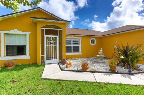 651 Kenyoun St, Fort Pierce, FL 34983-1873