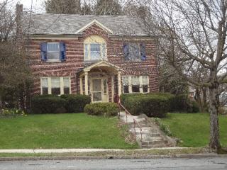 141 Broad St, Nazareth PA  18064-2119 exterior