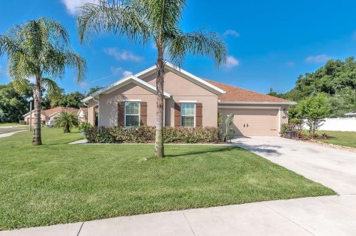 137 Alexandria Cir, Deland, FL 32724-7077