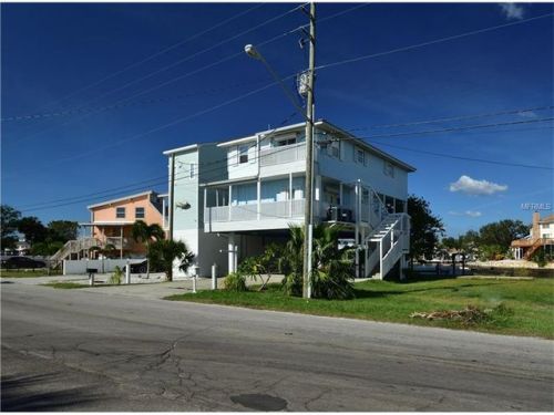 6423 Clark St, Port Richey, FL 34667-1382
