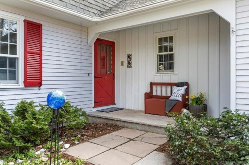 42 Duncaster Rd, Bloomfield, CT 06002-1504