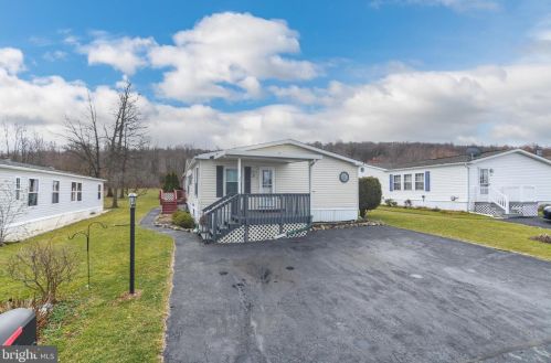 28 Mountain View Ln, Blandon, PA 19510-9735