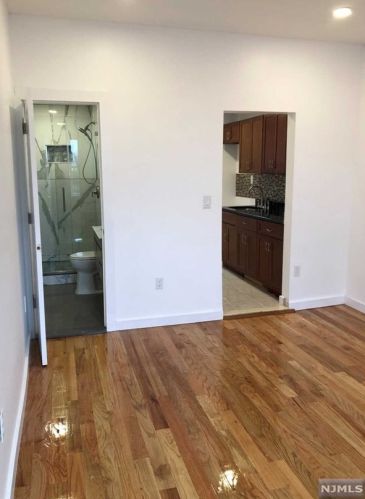 4806 Meadowview Ave, North Bergen NJ  07047-2928 exterior