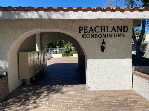 25015 Peachland Ave, Santa Clarita, CA 91321-2545