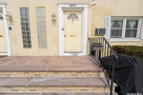 25117 71st Ave, Jamaica, NY 11426-2717