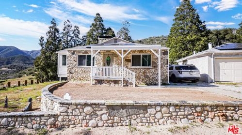 40321 Calle Rosalito, Santa Clarita CA  91390-1088 exterior