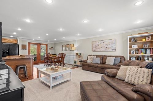 12 Heritage Ln, Trafford PA  15085-1323 exterior