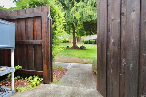 1840 Primavera Dr, Santa Rosa CA  95409-3419 exterior