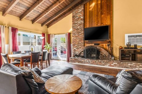 2105 65th St, Long Beach CA  90805-2615 exterior