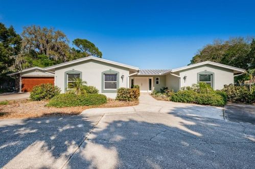 1017 Florida Ave, Tarpon Springs, FL 34689-2158
