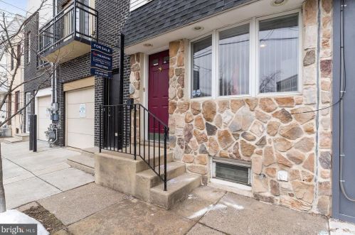 2572 Collins St, Philadelphia, PA 19125-1725