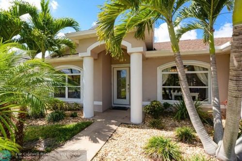 5822 Dana Cir, Fort Pierce, FL 34986-4121