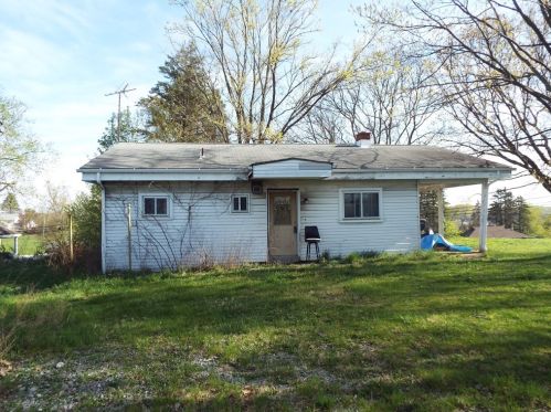 2302 Hookstown Grade Rd, Clinton, PA 15026-1807