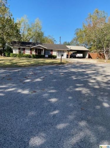 202 Bego St, Goliad, TX 77963-4008