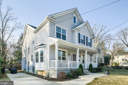 304 Lakeview Ave, Tavistock, NJ 08033-1610
