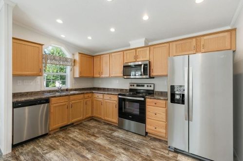 53 Hagop Rd, Salem NH 03079-3709 exterior